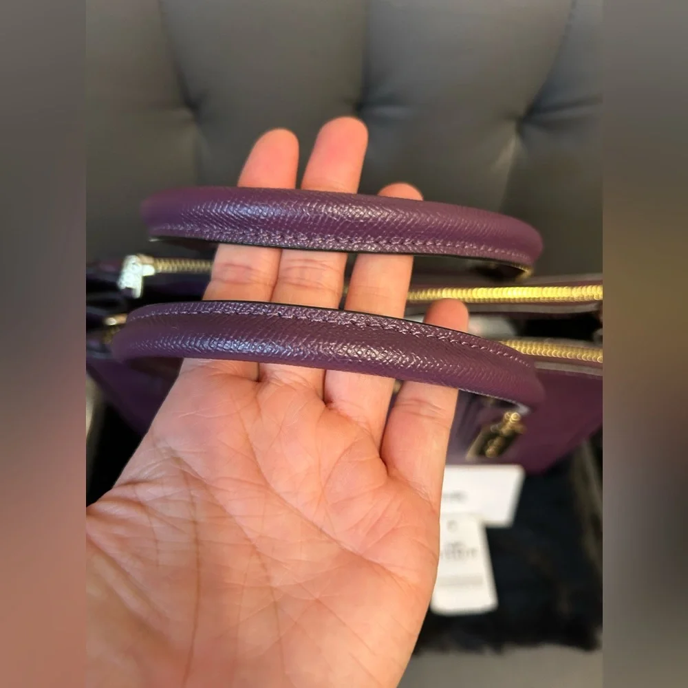 EUC worn twice! Coach Surrey Leather Bag - Picture 4 of 7